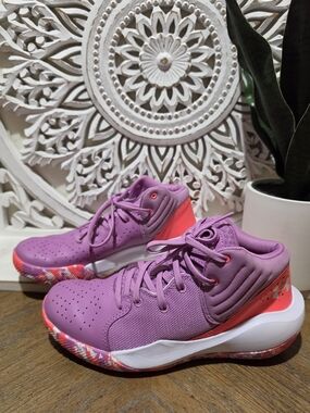 Under Armour Jet '23 Basketball Shoes Size: 7Y Purple & Coral